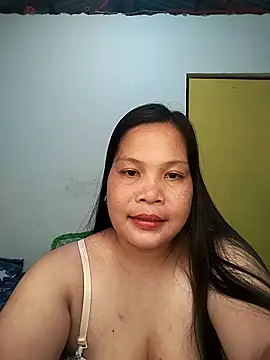 Snapshot of shyhotpinay_32 chatting on 10/26/25, 04:24 shyhotpinay 32 online show from 10/26/25, 04:24