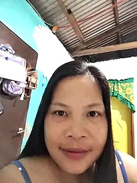 Snapshot of shyhotpinay_32 chatting on 11/18/25, 08:56 shyhotpinay 32 online show from 11/18/25, 08:56