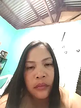 Snapshot of shyhotpinay_32 chatting on 10/05/25, 01:35 shyhotpinay 32 online show from 10/05/25, 01:35