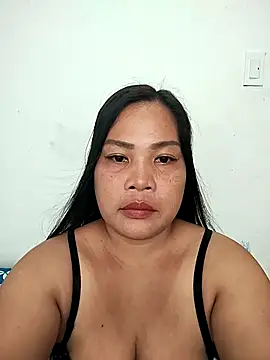 Snapshot of shyhotpinay_32 chatting on 01/18/26, 01:31 shyhotpinay 32 online show from 01/18/26, 01:31