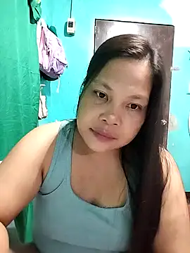 Snapshot of shyhotpinay_32 chatting on 01/19/26, 02:21 shyhotpinay 32 online show from 01/19/26, 02:21