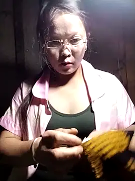 Snapshot of sumaybae chatting on 10/15/25, 12:46 sumaybae online show from 10/15/25, 12:46