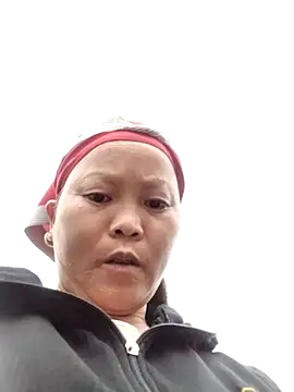 Snapshot of sumaybae chatting on 10/31/25, 09:06 sumaybae online show from 10/31/25, 09:06