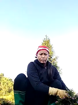 Snapshot of sumaybae chatting on 11/23/25, 12:31 sumaybae online show from 11/23/25, 12:31