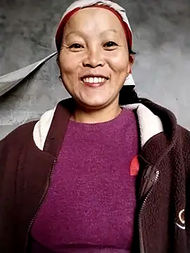 Snapshot of sumaybae chatting on 11/18/25, 04:49 sumaybae online show from 11/18/25, 04:49