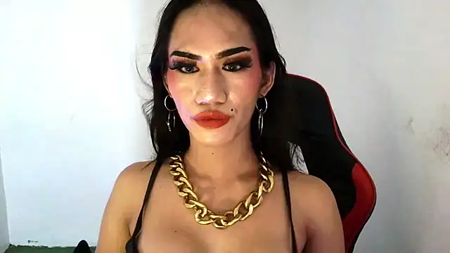 Snapshot of Savana_Maison chatting on 10/16/25, 02:47 Savana Maison online show from 10/16/25, 02:47