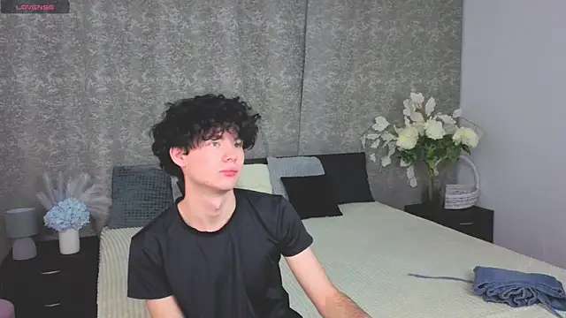 Cute Mike online show from 12/04/25, 04:50