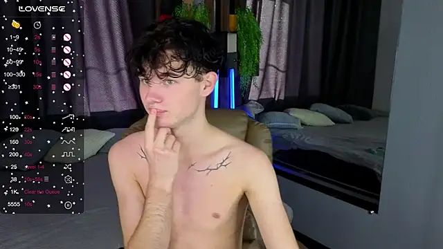 Cute Mike online show from 10/19/25, 06:16