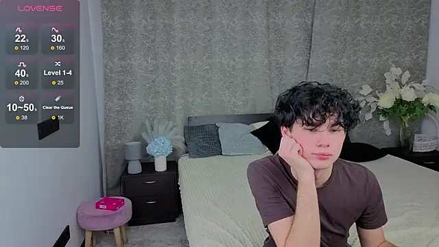 Cute Mike online show from 12/03/25, 07:46