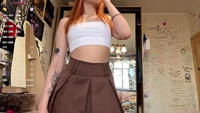 Snapshot of DollyPolly chatting on 10/27/25, 06:25 DollyPolly online show from 10/27/25, 06:25