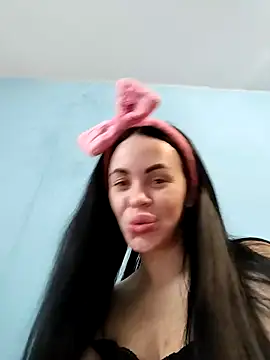 Stefaniyaxq online show from 10/27/25, 09:54