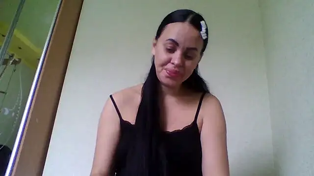 Snapshot of Stefaniyaxq chatting on 10/08/25, 08:49 Stefaniyaxq online show from 10/08/25, 08:49