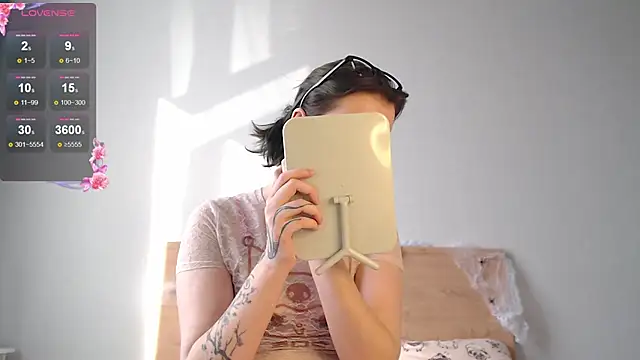 katlynaccerman online show from 10/31/25, 05:48