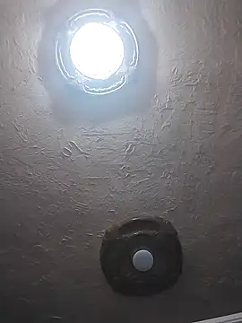 Snapshot of veintitres23 chatting on 11/09/25, 05:11 veintitres23 online show from 11/09/25, 05:11