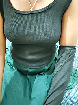 Snapshot of Chennai-couples chatting on 10/28/25, 08:30 Chennai-couples online show from 10/28/25, 08:30