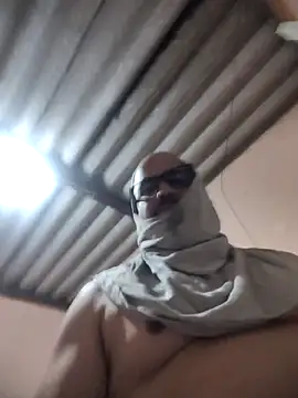 IncomingEssence478 online show from 04/08/26, 10:44