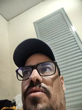 IncomingEssence478 online show from 12/18/25, 06:07