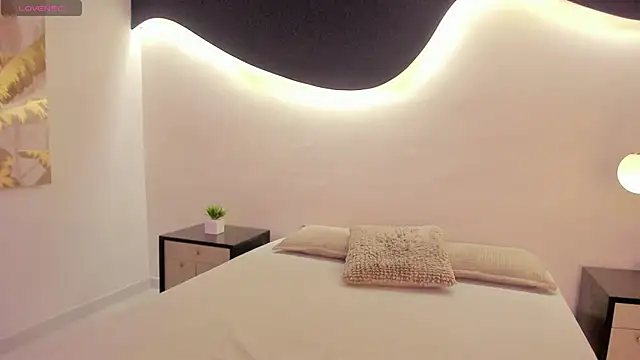 CatalinaCoopper online show from 10/30/25, 04:22