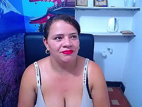 Snapshot of Biigg_xxx chatting on 10/16/25, 09:01 Biigg xxx online show from 10/16/25, 09:01