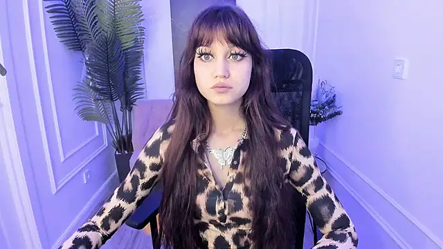 TiffanyYounge online show from 11/10/25, 07:19