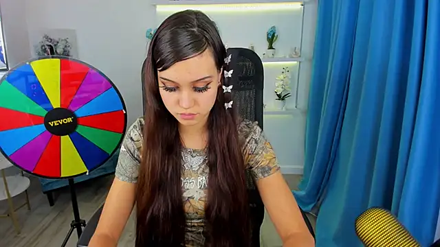 TiffanyYounge online show from 11/12/25, 12:42