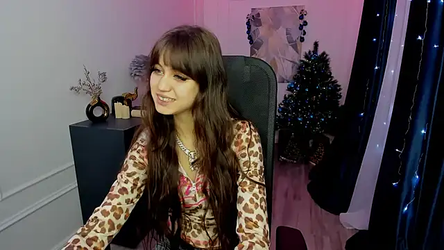 TiffanyYounge online show from 12/15/25, 07:41