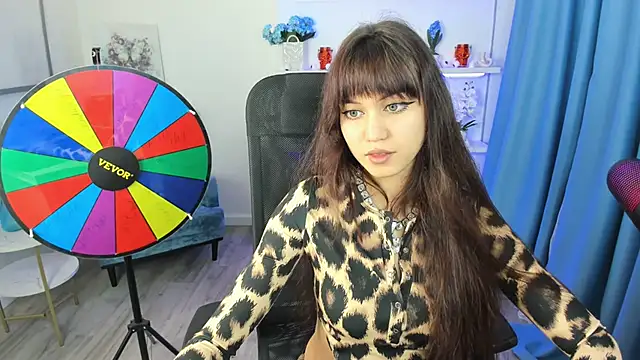 TiffanyYounge online show from 11/01/25, 11:26