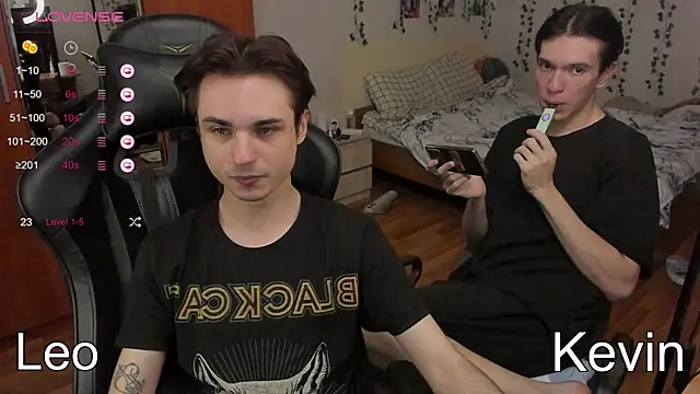 Snapshot of twink_boysss chatting on 10/19/25, 03:04 twink boysss online show from 10/19/25, 03:04