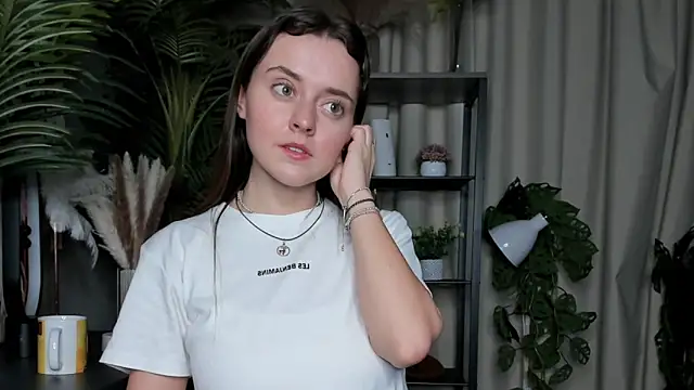 Snapshot of ThelmaJusto chatting on 10/20/25, 03:45 ThelmaJusto online show from 10/20/25, 03:45