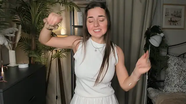 Snapshot of ThelmaJusto chatting on 11/15/25, 02:21 ThelmaJusto online show from 11/15/25, 02:21