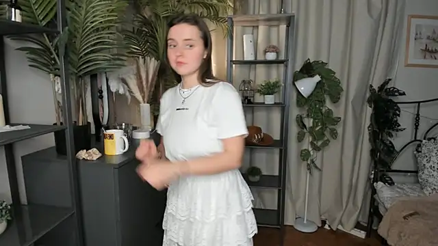 Snapshot of ThelmaJusto chatting on 10/19/25, 02:42 ThelmaJusto online show from 10/19/25, 02:42