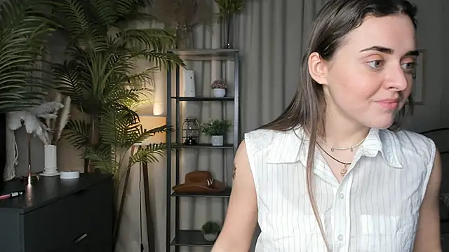 Snapshot of ThelmaJusto chatting on 11/08/25, 02:20 ThelmaJusto online show from 11/08/25, 02:20