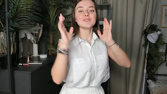 Snapshot of ThelmaJusto chatting on 10/31/25, 03:41 ThelmaJusto online show from 10/31/25, 03:41