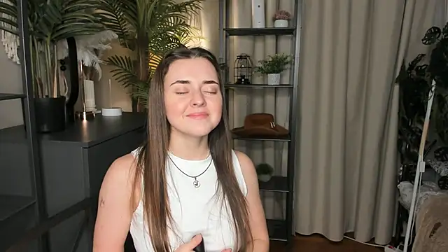 Snapshot of ThelmaJusto chatting on 11/17/25, 04:00 ThelmaJusto online show from 11/17/25, 04:00