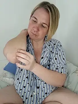 Snapshot of LaceyWestxx chatting on 10/11/25, 05:36 LaceyWestxx online show from 10/11/25, 05:36