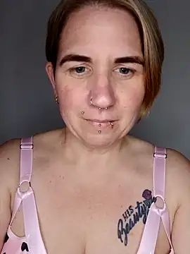 Snapshot of LaceyWestxx chatting on 10/27/25, 05:58 LaceyWestxx online show from 10/27/25, 05:58