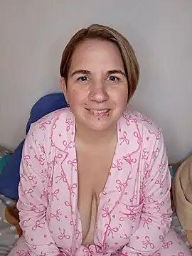 Snapshot of LaceyWestxx chatting on 11/01/25, 06:24 LaceyWestxx online show from 11/01/25, 06:24