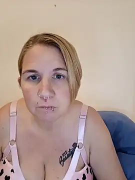 Snapshot of LaceyWestxx chatting on 10/09/25, 05:02 LaceyWestxx online show from 10/09/25, 05:02