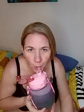 Snapshot of LaceyWestxx chatting on 01/13/26, 07:07 LaceyWestxx online show from 01/13/26, 07:07