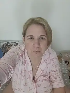 Snapshot of LaceyWestxx chatting on 11/15/25, 07:40 LaceyWestxx online show from 11/15/25, 07:40