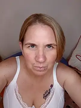 Snapshot of LaceyWestxx chatting on 11/12/25, 06:12 LaceyWestxx online show from 11/12/25, 06:12