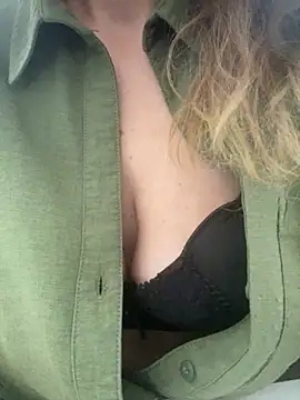 melisss2 online show from 11/25/25, 09:42