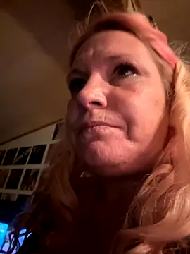 Snapshot of Ladydazy chatting on 10/17/25, 10:07 Ladydazy online show from 10/17/25, 10:07