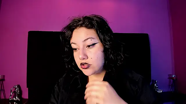 Snapshot of SabbathSinclair chatting on 11/24/25, 11:32 SabbathSinclair online show from 11/24/25, 11:32