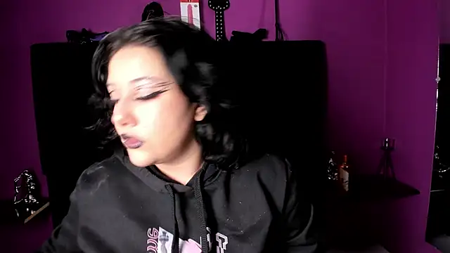 Snapshot of SabbathSinclair chatting on 11/10/25, 11:48 SabbathSinclair online show from 11/10/25, 11:48