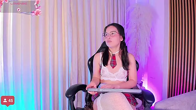 alejagarcia  online show from 11/02/25, 08:25