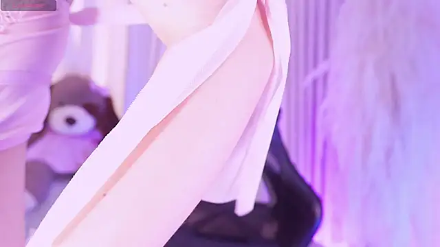 alejagarcia  online show from 12/14/25, 08:58