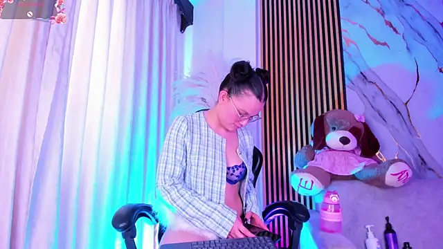 alejagarcia  online show from 05/22/26, 08:40