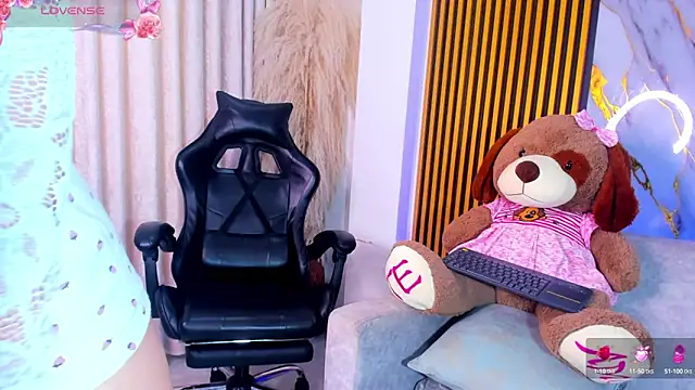 alejagarcia  online show from 10/10/25, 09:04