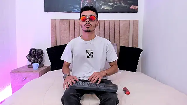 Timothe Evans online show from 10/24/25, 09:03